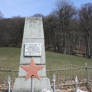 Памятник партизанам на Чучельском перевале