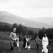 Николай II и великие княжны Ольга, Анстасия и Татьяна