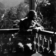 Император Николай II на балконе Охотничьего домика